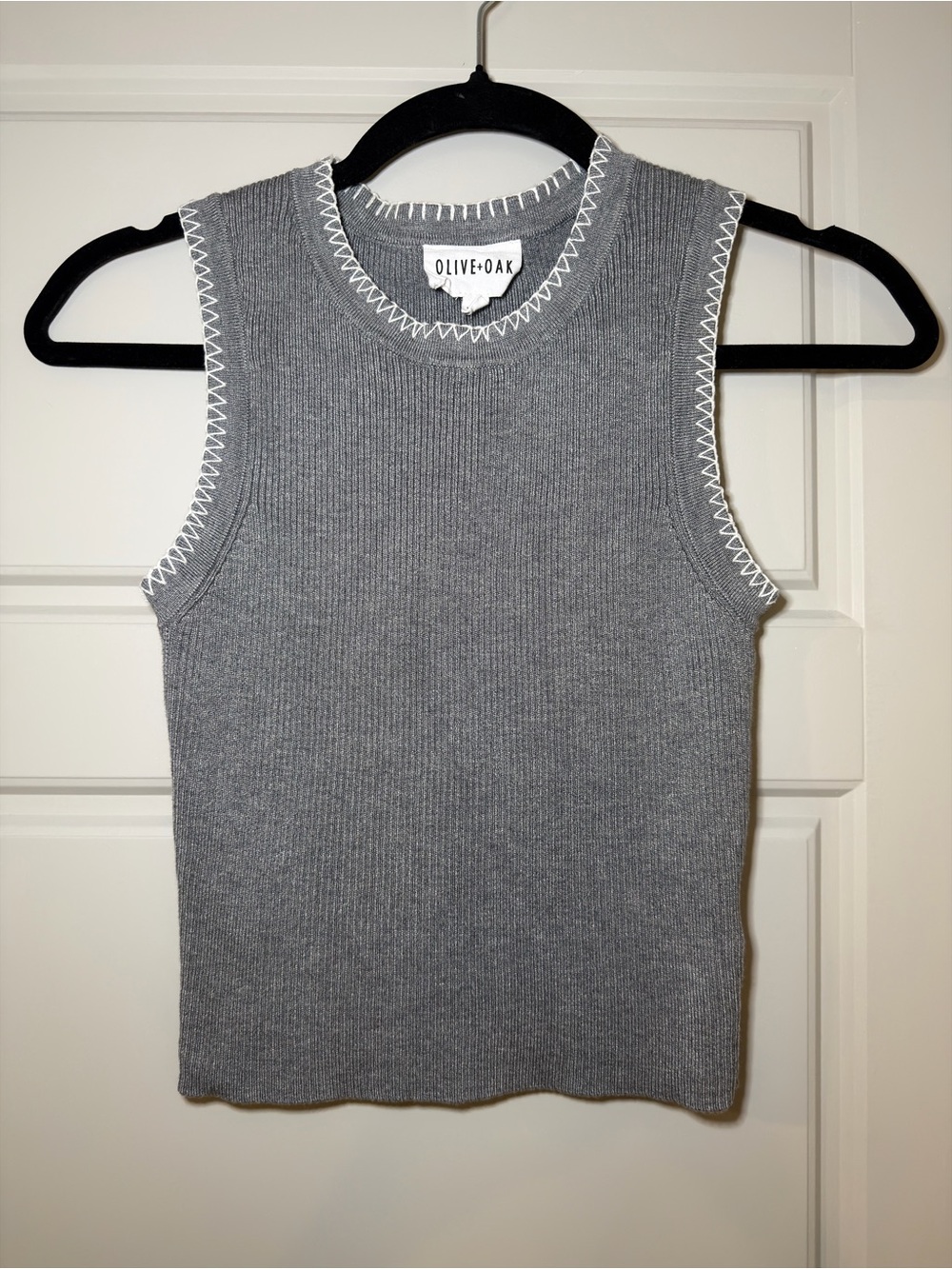 Olive & Oak Gray Ribbed Sleeveless Knit Tank